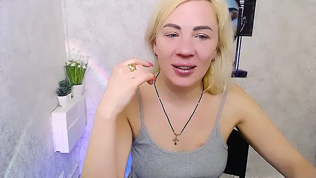 Snapshot of EmmaCat_ chatting on February 2, 2026, 7:18 am EmmaCat online show from February 2, 2026, 7:18 am