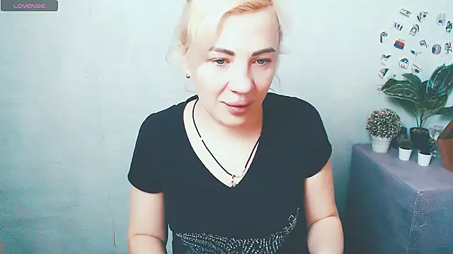 Snapshot of EmmaCat_ chatting on January 12, 2026, 5:03 am EmmaCat online show from January 12, 2026, 5:03 am