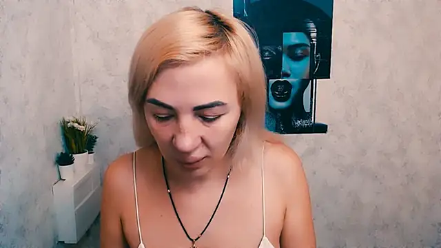 Snapshot of EmmaCat_ chatting on December 1, 2025, 6:14 am EmmaCat online show from December 1, 2025, 6:14 am