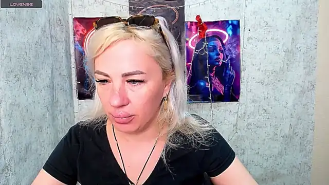 EmmaCat  online show from April 6, 2026, 4:19 am