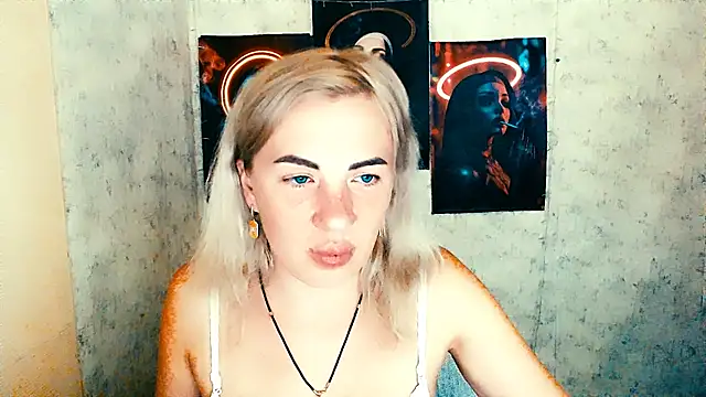 Snapshot of EmmaCat_ chatting on November 10, 2025, 6:13 pm EmmaCat online show from November 10, 2025, 6:13 pm