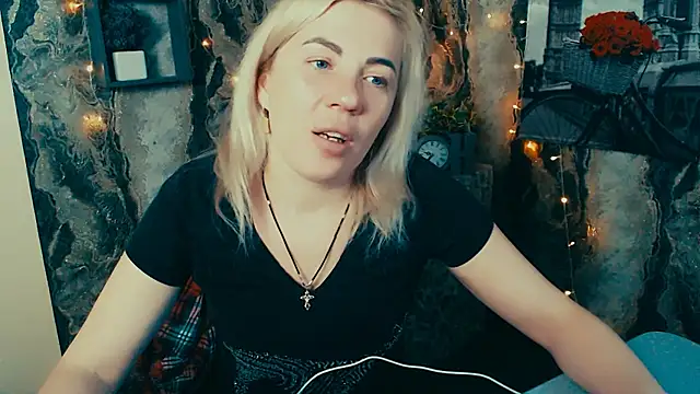 Snapshot of EmmaCat_ chatting on December 17, 2025, 6:24 pm EmmaCat online show from December 17, 2025, 6:24 pm