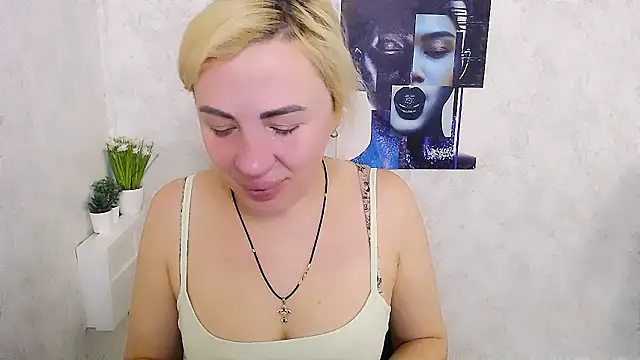 Snapshot of EmmaCat_ chatting on February 3, 2026, 6:40 am EmmaCat online show from February 3, 2026, 6:40 am