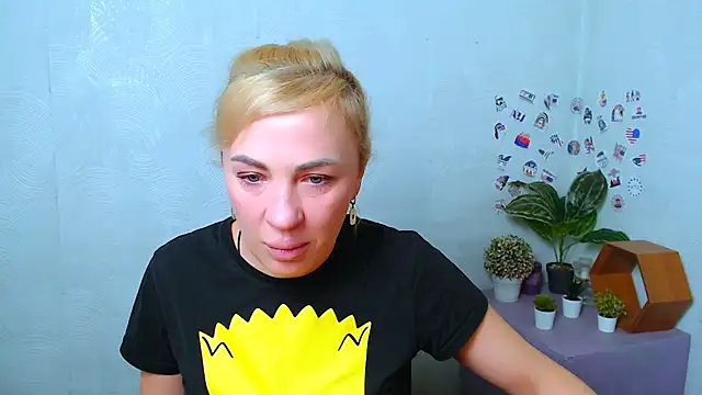 Snapshot of EmmaCat_ chatting on December 3, 2025, 6:14 am EmmaCat online show from December 3, 2025, 6:14 am