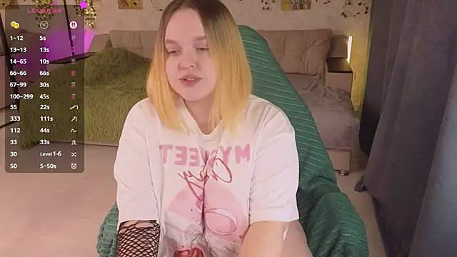 Snapshot of Aki_nohana chatting on October 29, 2025, 2:49 pm Aki nohana online show from October 29, 2025, 2:49 pm