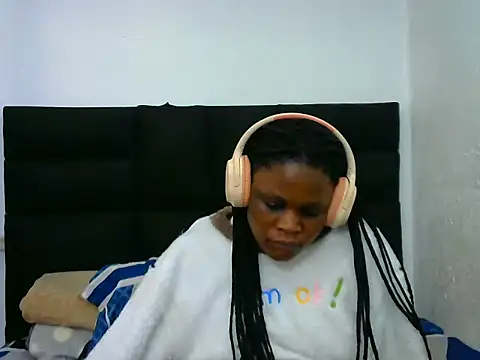 Snapshot of BlondieBitch chatting on July 5, 2026, 4:41 am BlondieBitch online show from July 5, 2026, 4:41 am