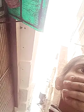 Snapshot of Saloni-Gupta chatting on December 14, 2025, 9:59 am Saloni-Gupta online show from December 14, 2025, 9:59 am