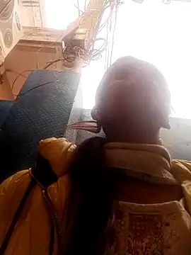 Snapshot of Saloni-Gupta chatting on December 17, 2025, 10:09 am Saloni-Gupta online show from December 17, 2025, 10:09 am