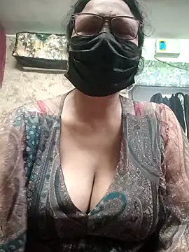 thehotlady online show from February 6, 2026, 3:24 am