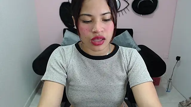 mia sexgirl online show from November 14, 2025, 12:31 pm