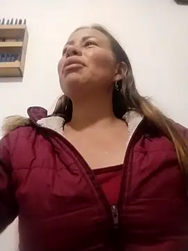 Snapshot of LaraCaliente chatting on October 28, 2025, 10:31 pm LaraCaliente online show from October 28, 2025, 10:31 pm