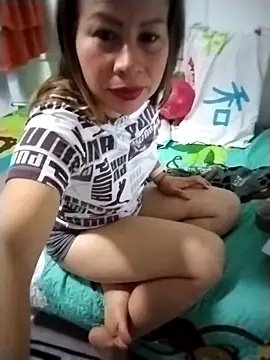 Snapshot of LaraCaliente chatting on November 21, 2025, 9:41 am LaraCaliente online show from November 21, 2025, 9:41 am