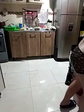 Snapshot of LaraCaliente chatting on November 27, 2025, 2:45 am LaraCaliente online show from November 27, 2025, 2:45 am