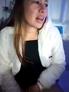 Snapshot of LaraCaliente chatting on November 16, 2025, 10:09 am LaraCaliente online show from November 16, 2025, 10:09 am