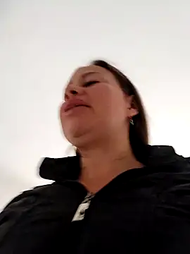 Snapshot of LaraCaliente chatting on October 25, 2025, 12:50 pm LaraCaliente online show from October 25, 2025, 12:50 pm