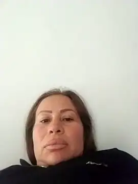 Snapshot of LaraCaliente chatting on January 6, 2026, 8:02 pm LaraCaliente online show from January 6, 2026, 8:02 pm