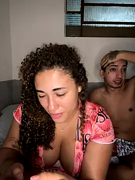 Snapshot of CasalMaldoso01 chatting on October 3, 2025, 1:42 am CasalMaldoso01 online show from October 3, 2025, 1:42 am