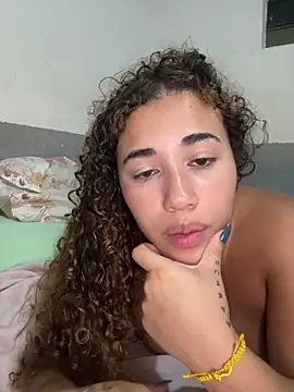 Snapshot of CasalMaldoso01 chatting on November 28, 2025, 5:07 am CasalMaldoso01 online show from November 28, 2025, 5:07 am