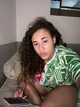 Snapshot of CasalMaldoso01 chatting on October 1, 2025, 1:33 am CasalMaldoso01 online show from October 1, 2025, 1:33 am