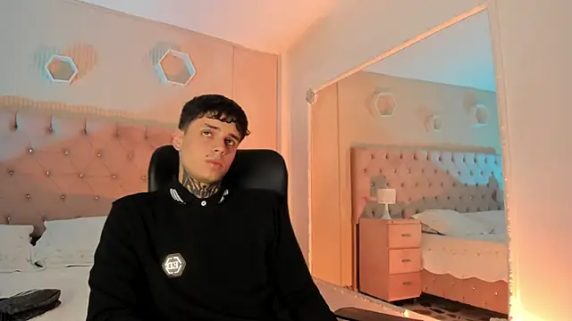 Declan-Fox online show from October 27, 2025, 4:13 am