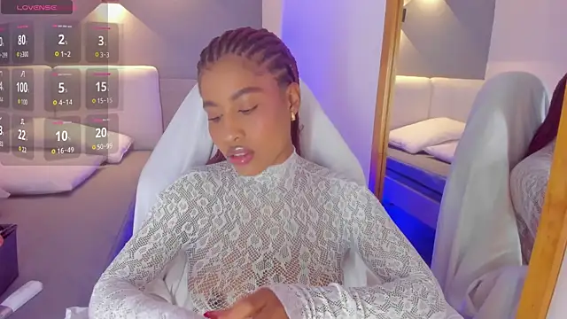 Snapshot of selena_monroy chatting on December 16, 2025, 10:41 am selena monroy online show from December 16, 2025, 10:41 am