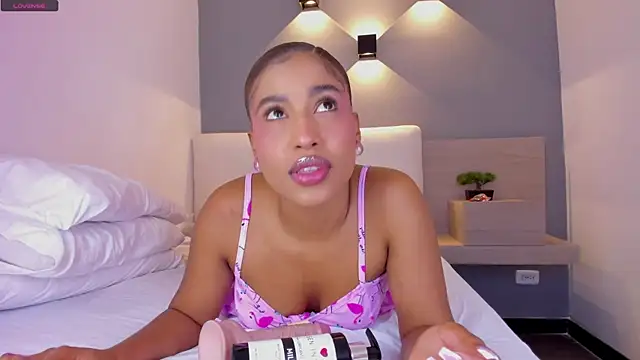 Snapshot of selena_monroy chatting on November 16, 2025, 9:25 am selena monroy online show from November 16, 2025, 9:25 am