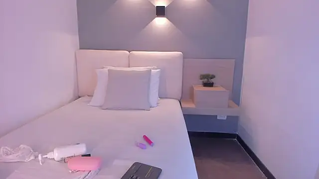 Snapshot of selena_monroy chatting on November 7, 2025, 11:15 am selena monroy online show from November 7, 2025, 11:15 am