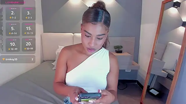 Snapshot of selena_monroy chatting on November 24, 2025, 10:59 am selena monroy online show from November 24, 2025, 10:59 am