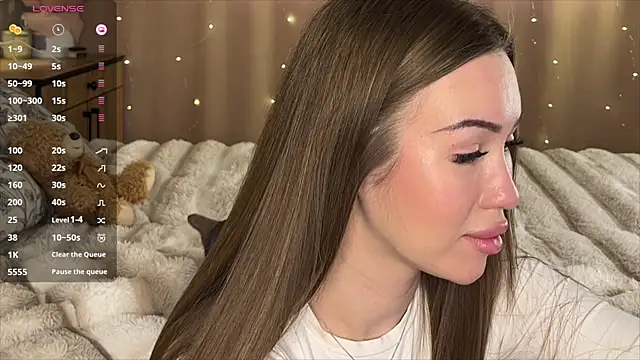 Amelia Ray  online show from April 21, 2026, 10:11 am