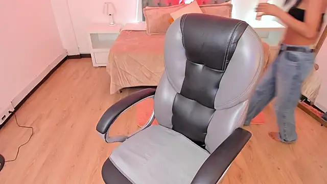 Snapshot of Sofia_collen_ chatting on October 23, 2025, 7:23 pm Sofia collen online show from October 23, 2025, 7:23 pm