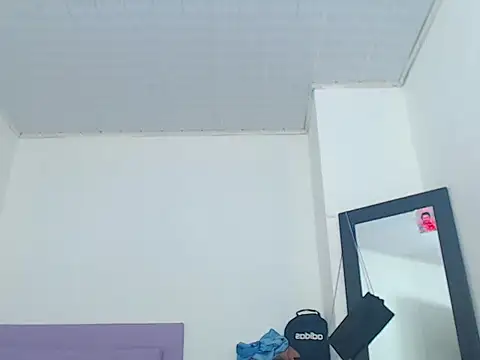 Snapshot of whitneytt chatting on November 22, 2025, 8:57 am whitneytt online show from November 22, 2025, 8:57 am