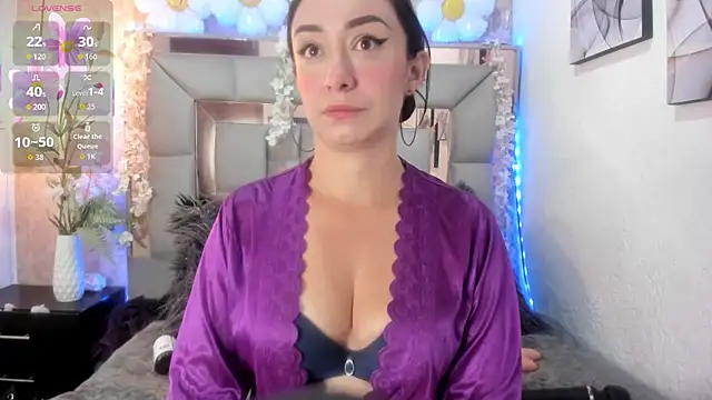 SALOMEE LEE online show from October 21, 2025, 5:12 pm