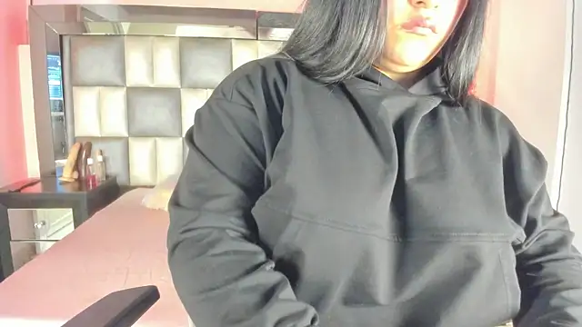 Snapshot of abbiecollins_js chatting on November 10, 2025, 5:23 am abbiecollins js online show from November 10, 2025, 5:23 am