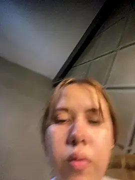 Snapshot of coupleyys chatting on December 17, 2025, 6:46 pm coupleyys online show from December 17, 2025, 6:46 pm