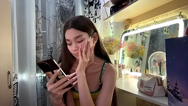 Cuteviola online show from December 1, 2025, 9:32 am