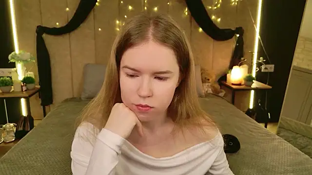 Snapshot of Alida_Brice chatting on March 24, 2026, 5:29 am Alida Brice online show from March 24, 2026, 5:29 am