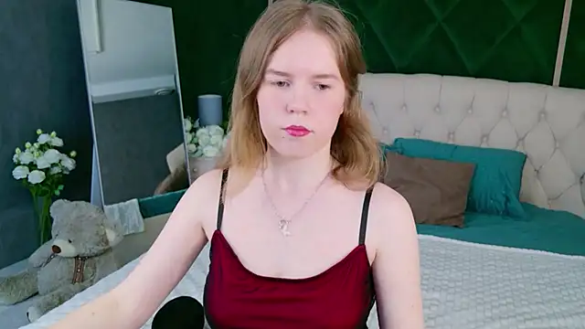 Snapshot of Alida_Brice chatting on May 19, 2026, 4:03 pm Alida Brice online show from May 19, 2026, 4:03 pm