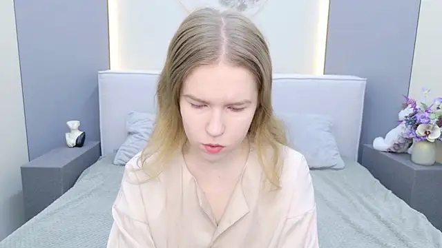 Snapshot of Alida_Brice chatting on May 12, 2026, 5:26 am Alida Brice online show from May 12, 2026, 5:26 am
