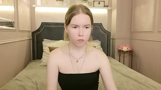 Snapshot of Alida_Brice chatting on November 20, 2025, 5:41 am Alida Brice online show from November 20, 2025, 5:41 am