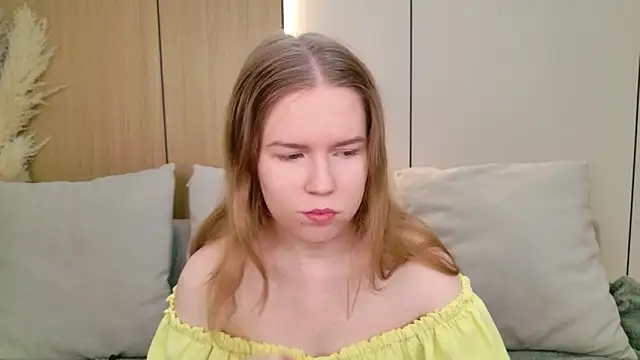 Snapshot of Alida_Brice chatting on April 2, 2026, 5:36 am Alida Brice online show from April 2, 2026, 5:36 am