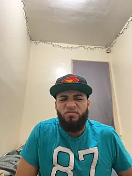 LeoPR00 online show from December 15, 2025, 6:19 am