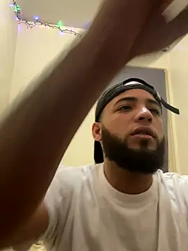 LeoPR00 online show from December 4, 2025, 6:45 am