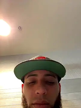 LeoPR00 online show from December 2, 2025, 8:54 pm