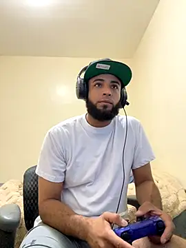 LeoPR00 online show from October 28, 2025, 2:27 pm