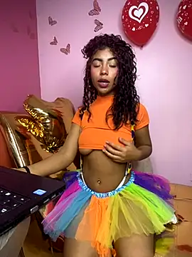 PrettyTiana  online show from October 8, 2025, 9:15 pm