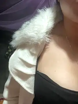 Snapshot of Luna-ass chatting on December 3, 2025, 9:14 pm Luna-ass online show from December 3, 2025, 9:14 pm