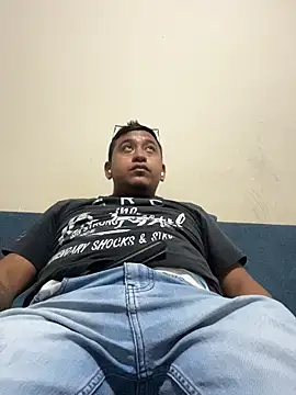 dannybs05 online show from November 17, 2025, 1:31 am