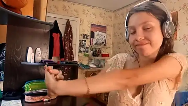 QutieDaSweet online show from September 22, 2025, 6:08 am