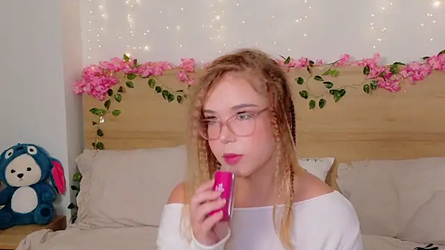 Lilith Bonheur online show from October 30, 2025, 8:28 pm