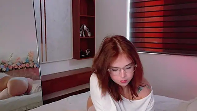 Snapshot of Lilith_Bonheur chatting on June 11, 2026, 12:32 am Lilith Bonheur online show from June 11, 2026, 12:32 am
